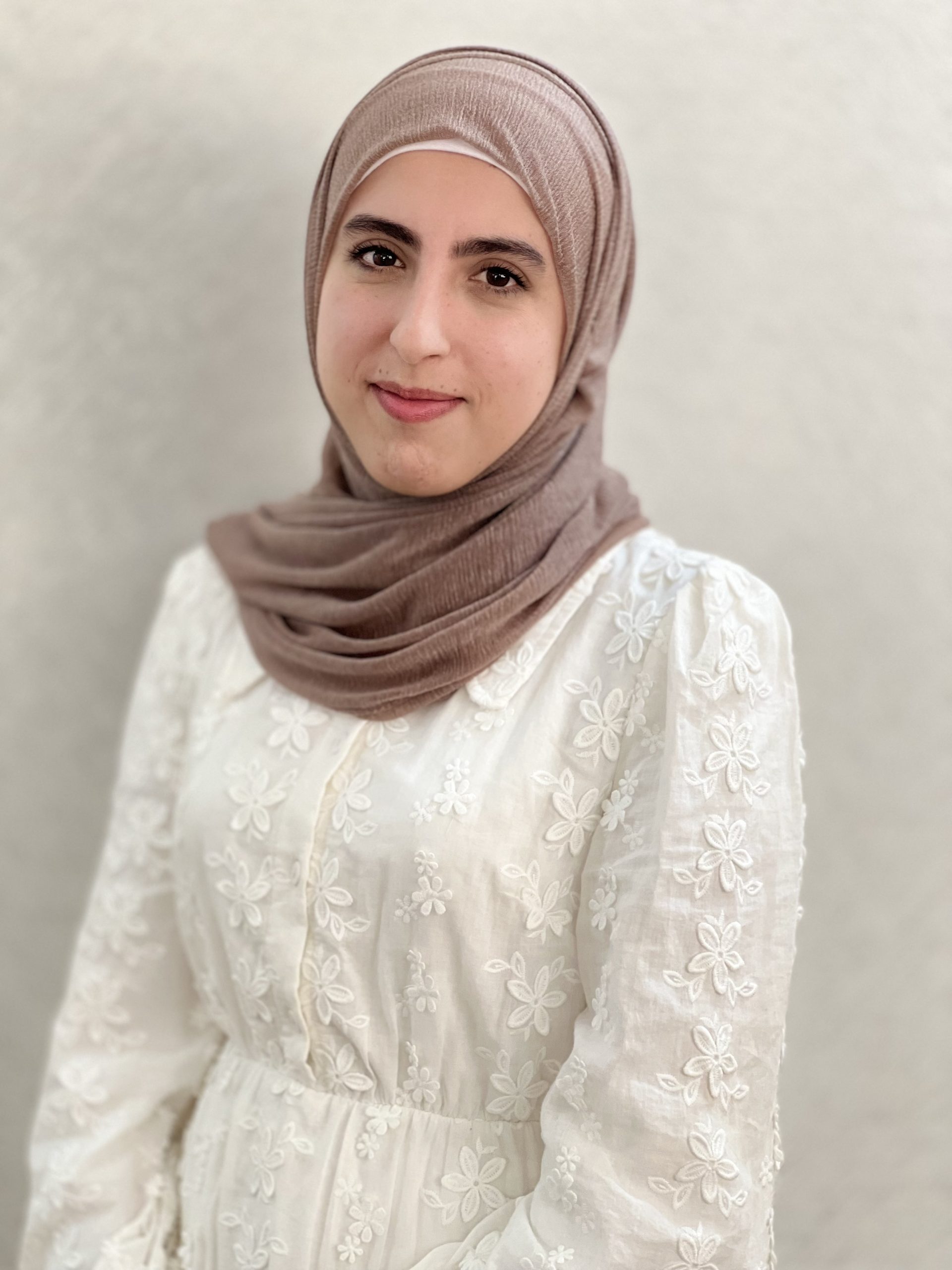 الآنسة حنان أيوب